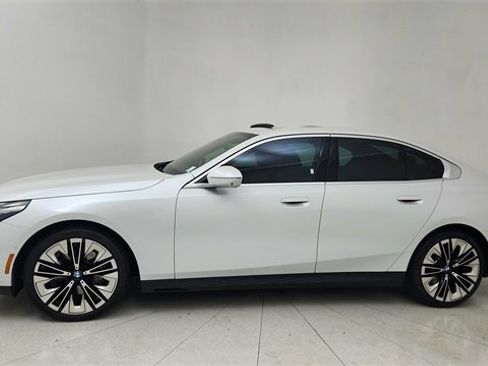 Used 2025 BMW 540i xDrive image 3