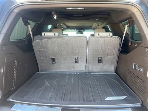 Used 2024 Chevrolet Suburban Z71 w/ Luxury Package image 8