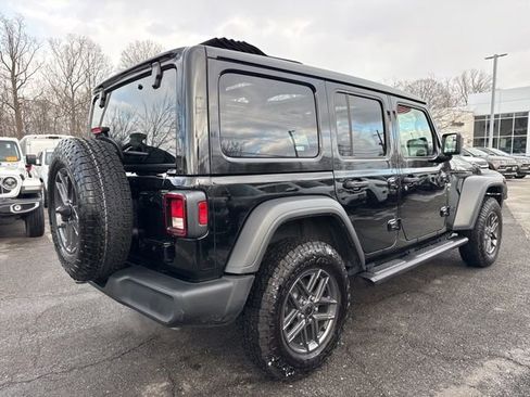 Used 2025 Jeep Wrangler Sport S image 17