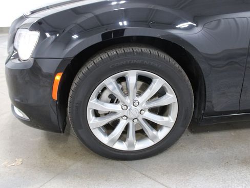Used 2023 Chrysler 300 Touring AWD/4WD image 35