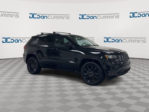 Used 2019 Jeep Grand Cherokee Altitude AWD/4WD image 2