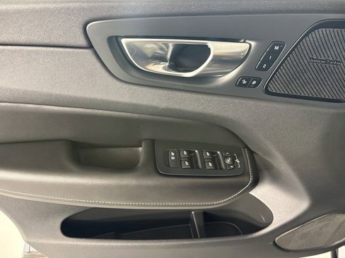 Used 2023 Volvo XC60 B5 Ultimate image 19