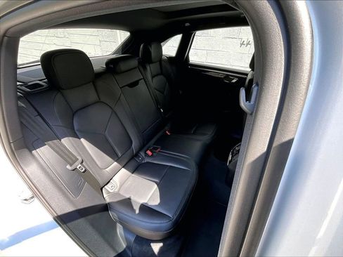 Used 2025 Porsche Macan AWD/4WD image 21