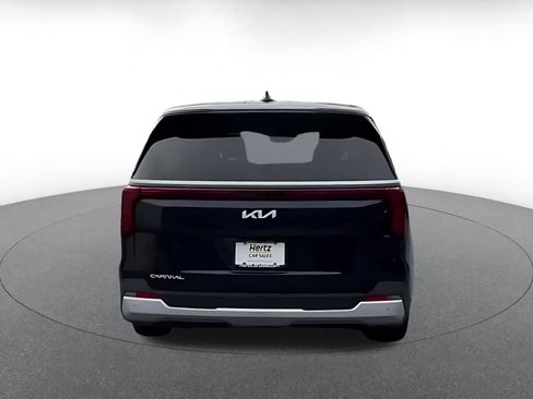 Used 2026 Kia Carnival FWD image 12