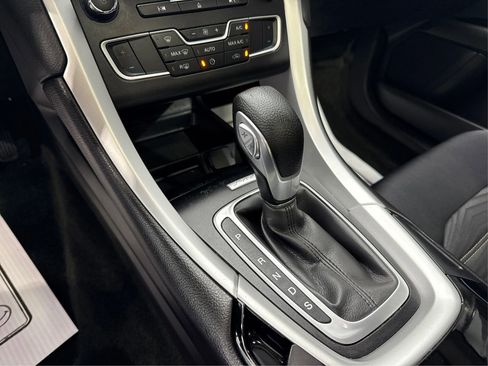 Used 2016 Ford Fusion SE image 18