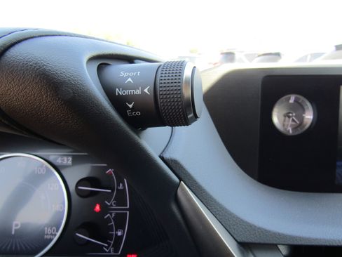 Used 2019 Lexus ES 300h image 19