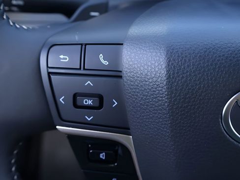 Certified 2025 Toyota Crown Signia image 22