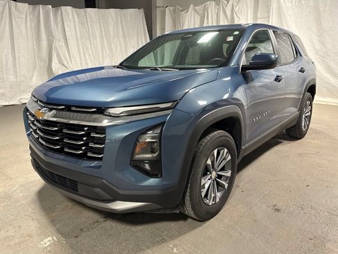 Used 2025 Chevrolet Equinox LT FWD image 3