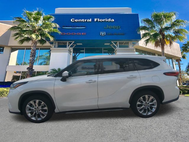 Used 2023 Toyota Highlander Limited FWD image 8