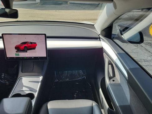 Used 2024 Tesla Model Y Long Range AWD/4WD image 19