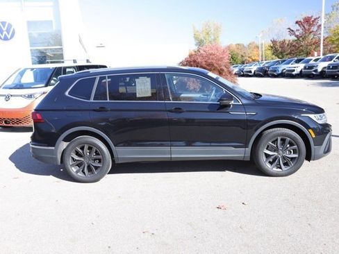 Used 2022 Volkswagen Tiguan SE image 2