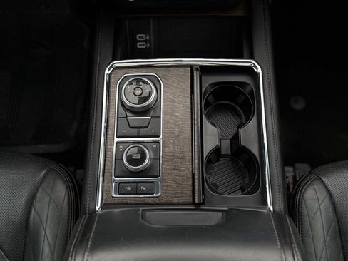 Certified 2019 Ford Expedition Platinum image 37