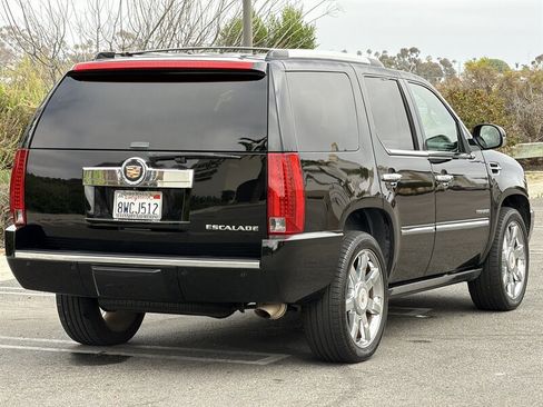 Used 2014 Cadillac Escalade Luxury RWD image 6