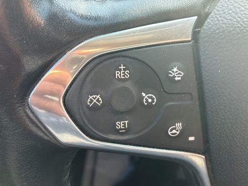 Used 2020 Chevrolet Traverse LT FWD image 36
