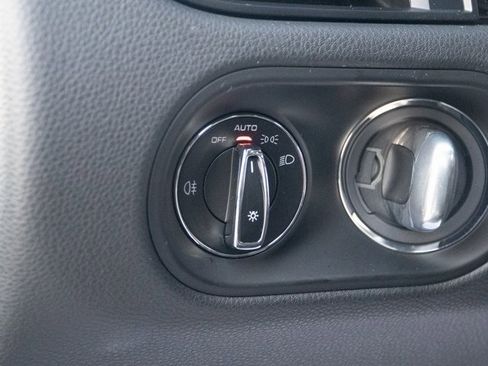 Certified 2025 Porsche Macan S image 29