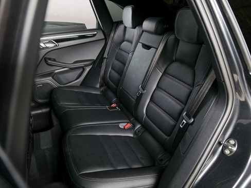 Certified 2026 Porsche Macan AWD/4WD image 13