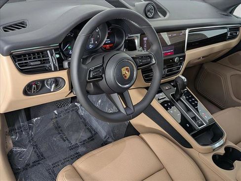 New 2026 Porsche Macan image 4