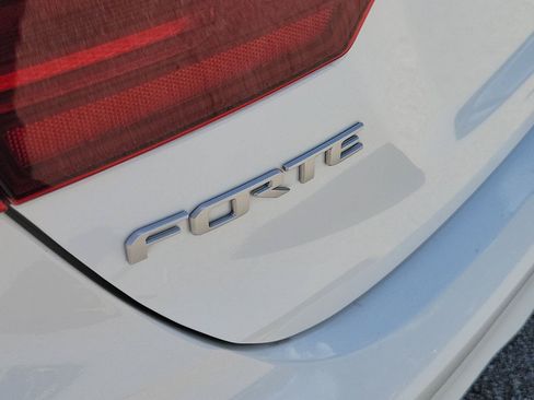 Used 2024 Kia Forte GT-Line FWD image 6