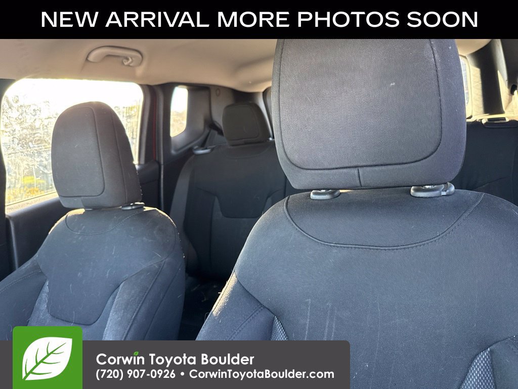 Used 2017 Jeep Renegade Latitude FWD image 10