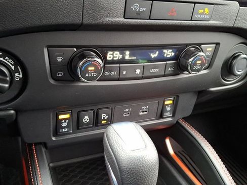 Used 2023 Nissan Frontier PRO-4X w/ Pro-4X Premium Package image 19