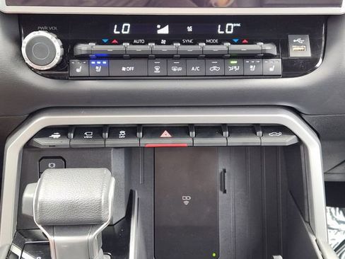 Used 2025 Toyota Tundra Platinum AWD/4WD image 21