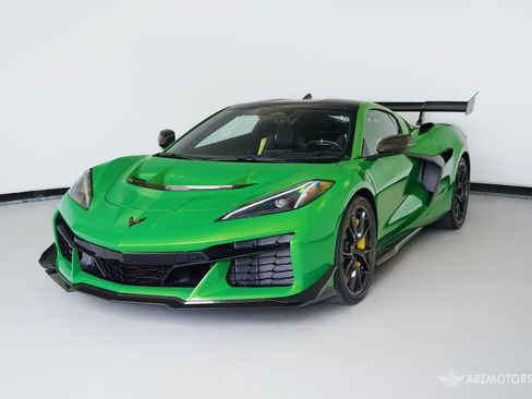 Used 2027 Chevrolet Corvette ZR1X AWD/4WD image 2