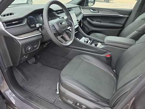 New 2026 Jeep Grand Cherokee L 2WD image 11