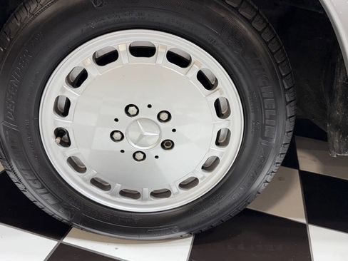 Used 1988 Mercedes-Benz 560 SL image 24