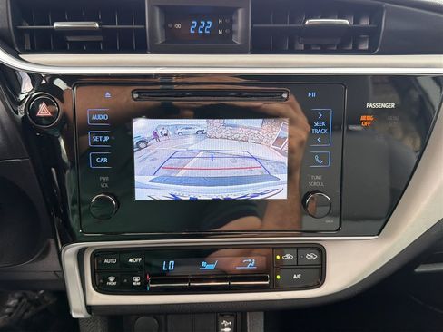 Used 2017 Toyota Corolla LE w/ Carpet Mat Package (TMS) FWD image 23