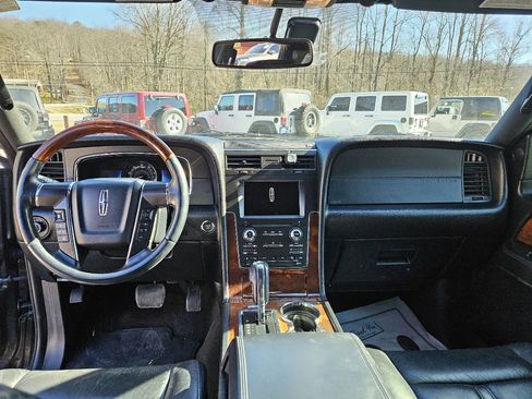 Used 2015 Lincoln Navigator 2WD image 11