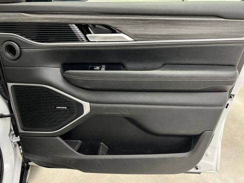 Used 2024 Jeep Wagoneer L Series II w/ Flexible Seating Group image 29