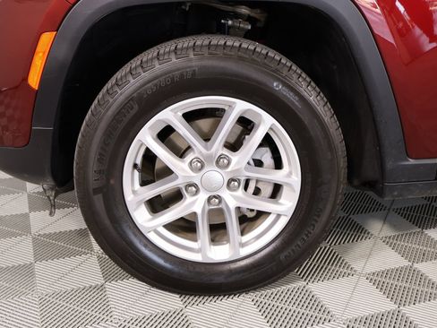 Used 2024 Jeep Grand Cherokee Laredo X image 17