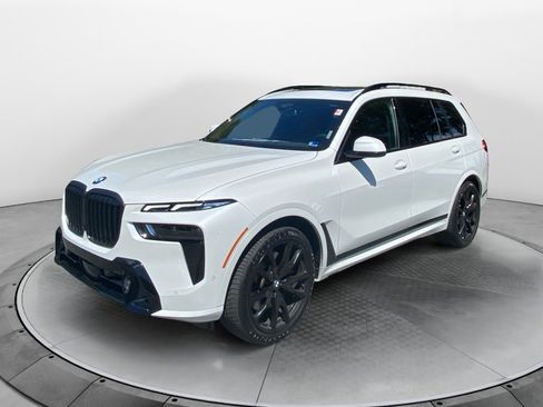 Used 2025 BMW X7 xDrive40i w/ M Sport Package AWD/4WD image 3