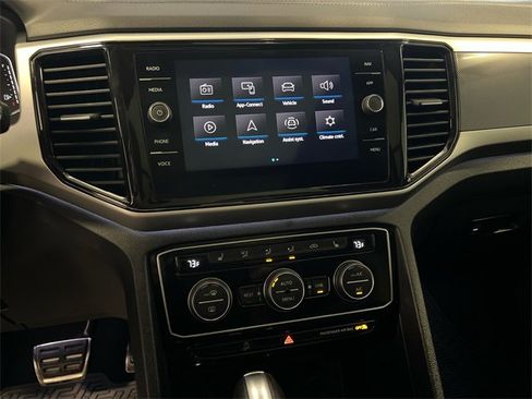 Certified 2022 Volkswagen Atlas SEL R-Line image 26