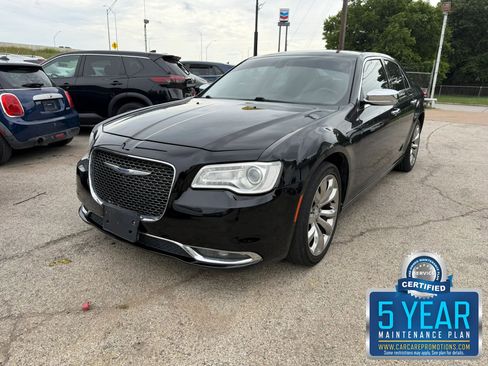 Used 2019 Chrysler 300 Limited RWD image 1
