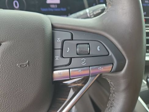Certified 2022 Cadillac Escalade ESV Sport AWD/4WD image 25
