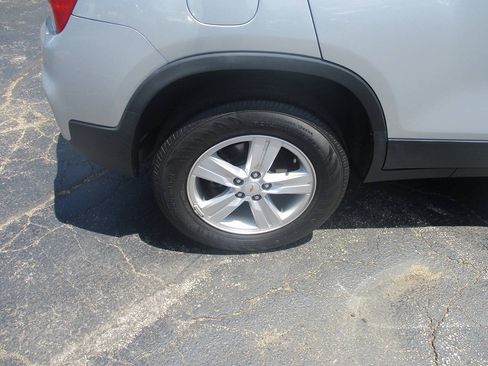 Used 2017 Chevrolet Trax LS AWD/4WD image 12