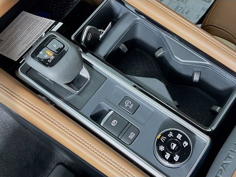 New 2026 Nissan Pathfinder Platinum AWD/4WD image 13