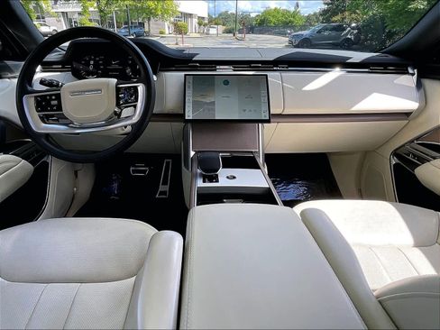 Used 2025 Land Rover Range Rover SE AWD/4WD image 18