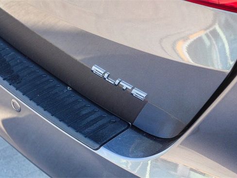 Used 2023 Honda Odyssey Elite image 12