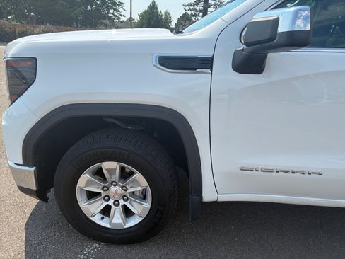 Used 2024 GMC Sierra 1500 SLE AWD/4WD image 10