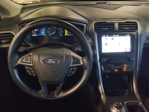 Used 2018 Ford Fusion SE w/ Fusion SE Technology Package FWD image 22