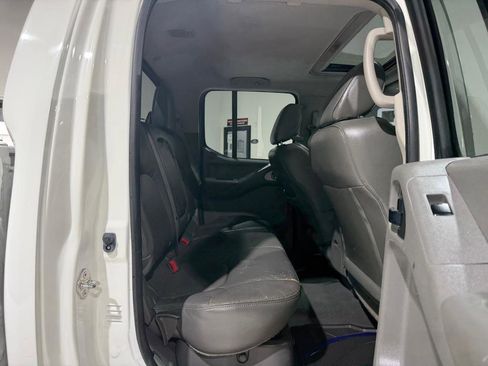 Used 2019 Nissan Frontier SL RWD image 17