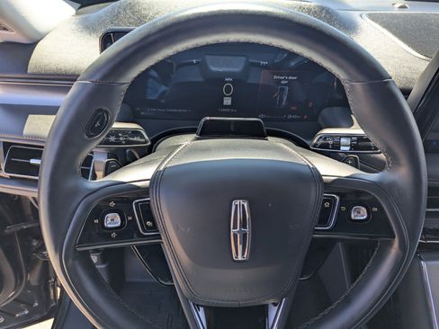 Used 2025 Lincoln Aviator Premiere image 13