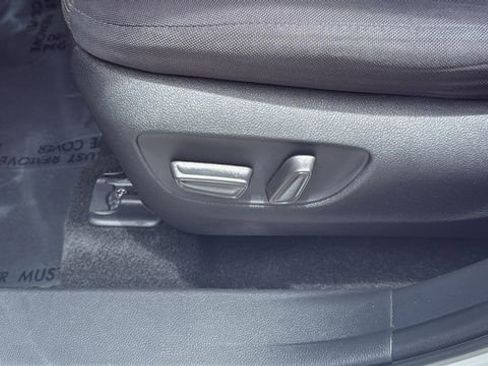 Used 2023 Toyota Highlander L FWD image 19