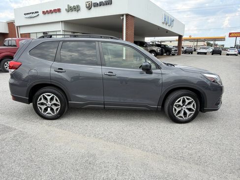 Used 2023 Subaru Forester Premium AWD/4WD image 4