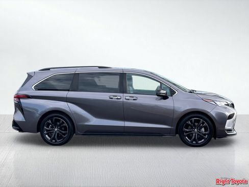 Certified 2022 Toyota Sienna XSE w/ XSE Plus Package FWD image 8