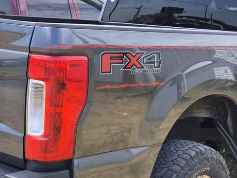 Used 2019 Ford F250 XLT w/ XLT Premium Package AWD/4WD image 12