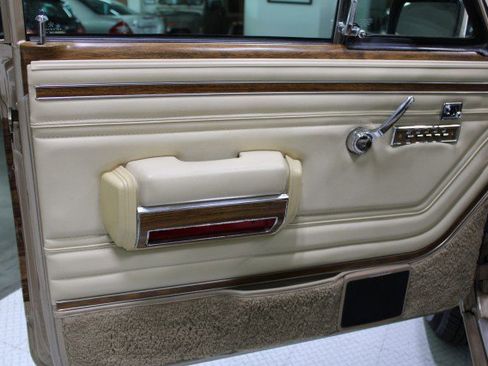 Used 1989 Jeep Grand Wagoneer image 44
