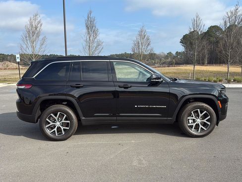 New 2025 Jeep Grand Cherokee Limited w/ Luxury Tech Group II image 8